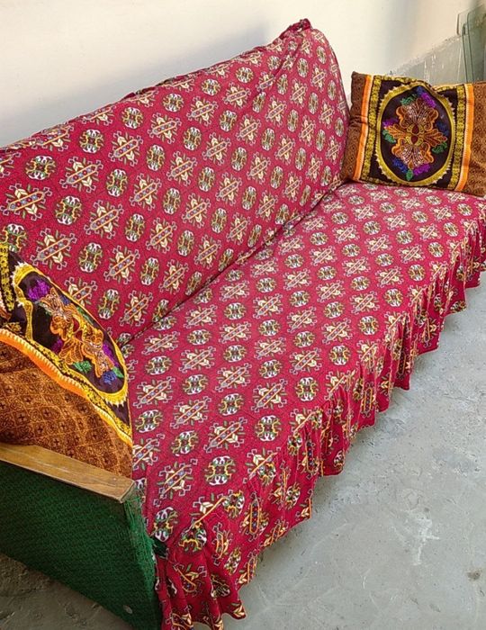 Srochno divan sotiladi