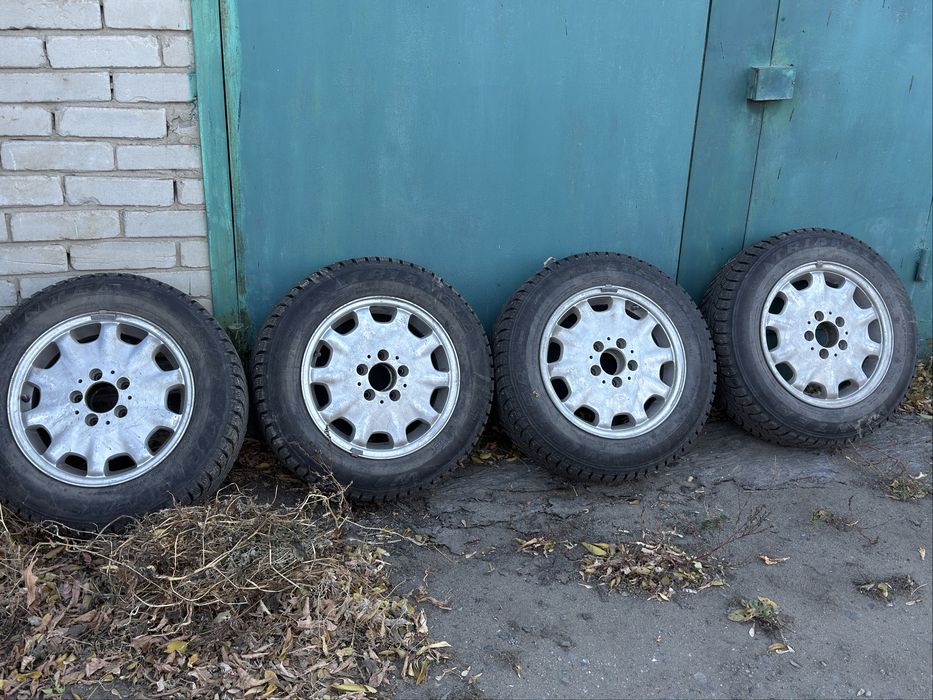 Продам диски с резиной зима Мерседес