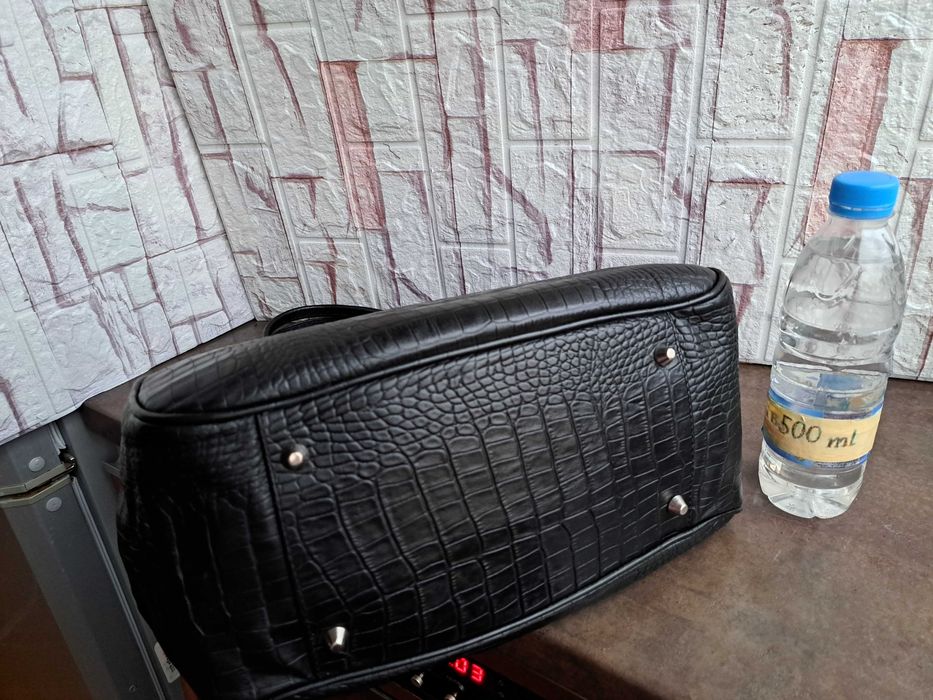 дамска чанта,черна кожена чанта-естествена кожа тип крокоди