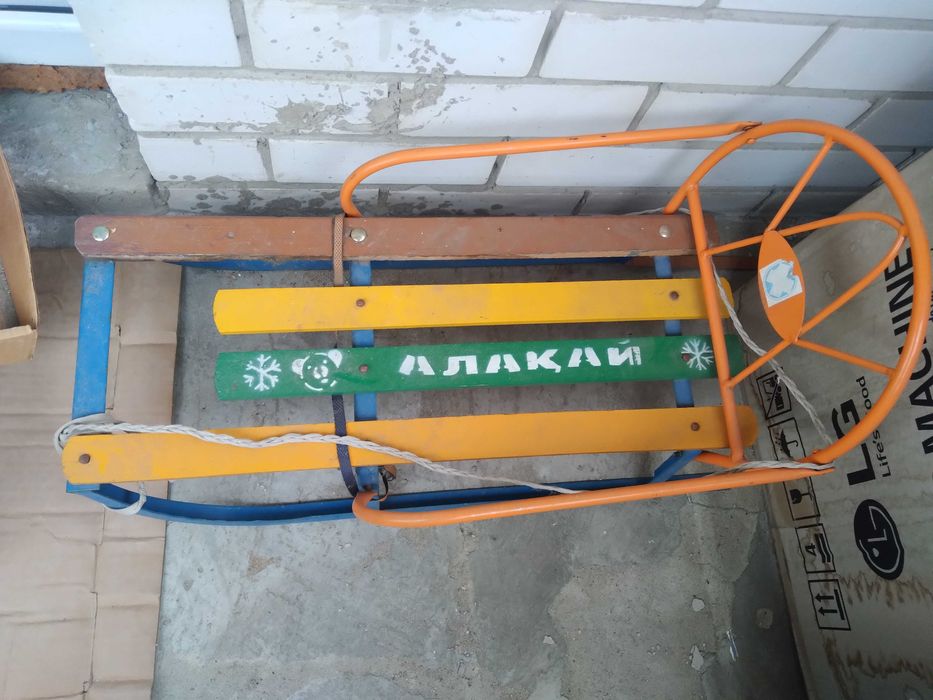 Санки детские и самокат