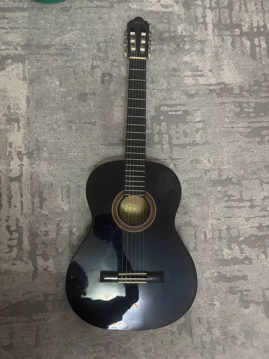 Гитара VALENCIA , новая с чехлом