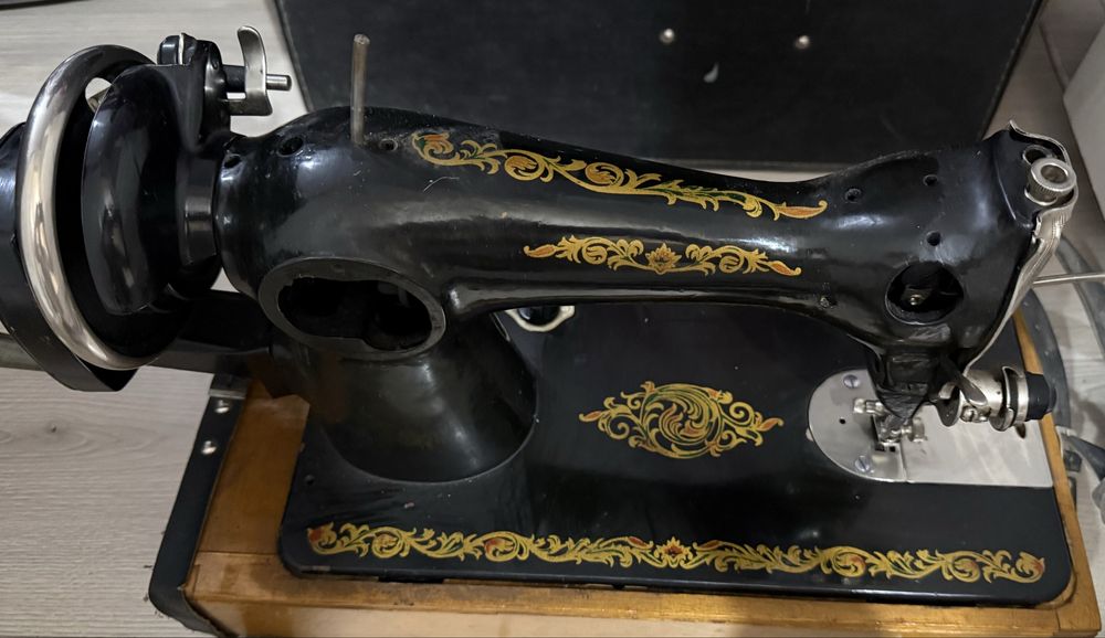 Продам швейную машину