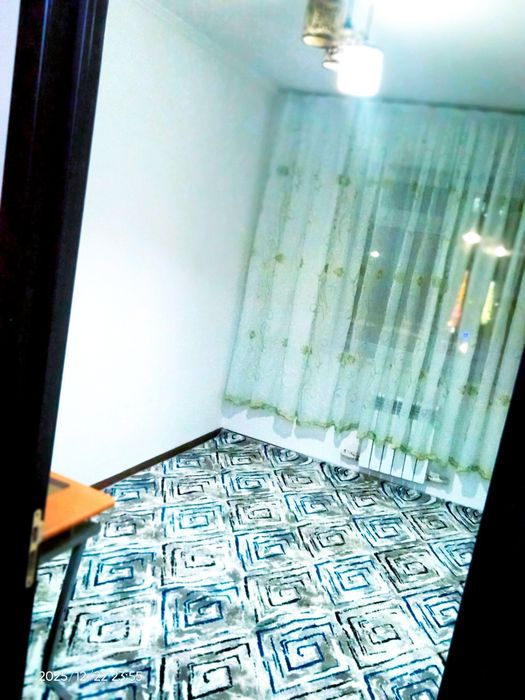 Oilaga sheriklikga srochna kvartira beriladi 1 xonasi