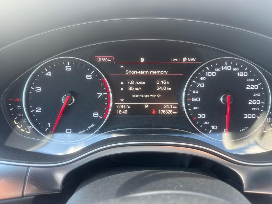 Audi A6 C7, 3.0 TFSI V6 Supercharged, versiune Canada Premium (bord în km/h).