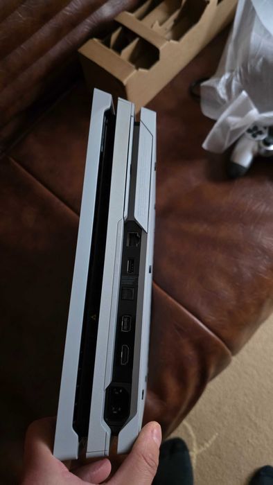 PlayStation 4 pro ps4 modat god of war