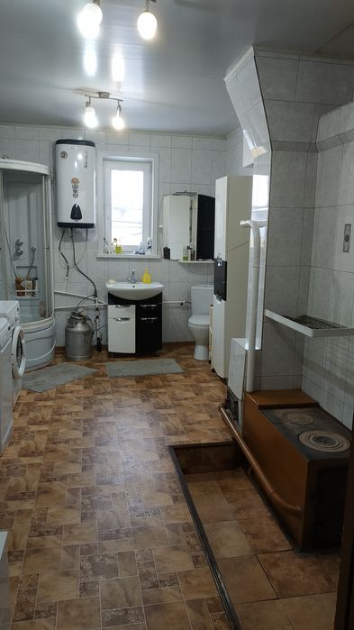 Продается большой теплый дом .