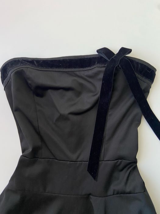 rochie neagră elegantă fără bretele