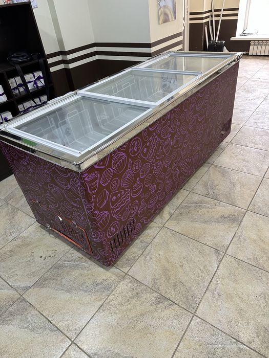 Продам витринный морозильник