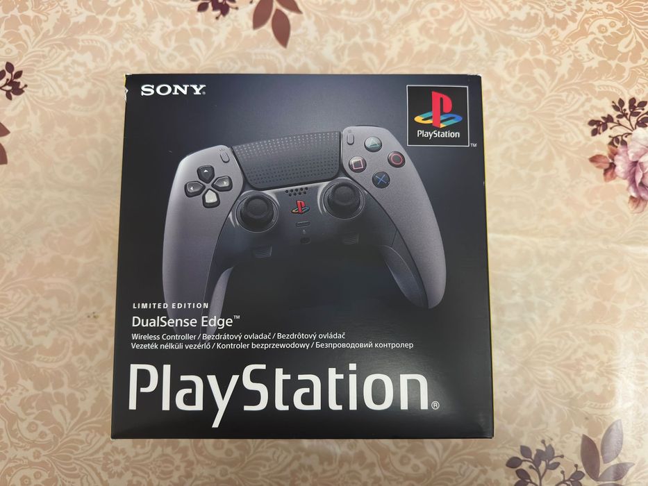 Dualsense Edge limited edition 30th anniversary