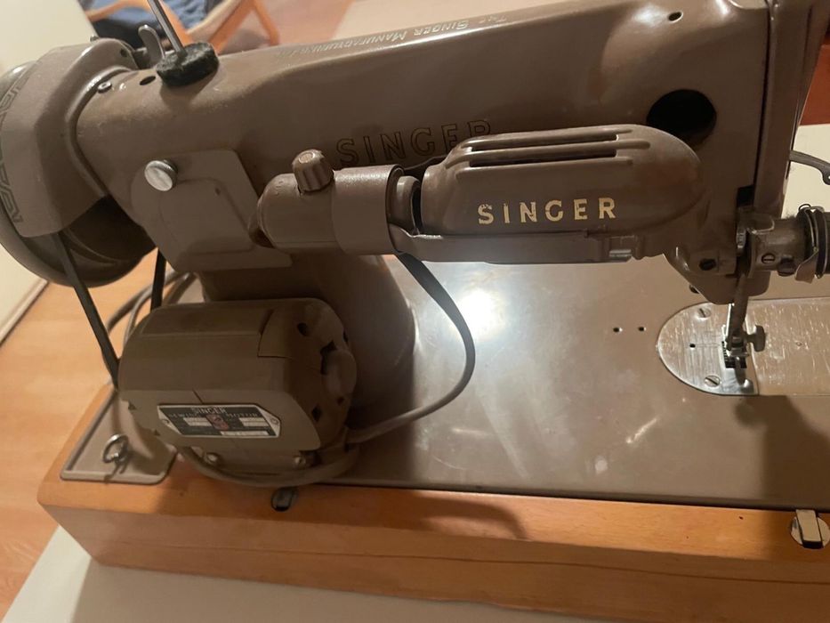 Mașină de cusut liniară  Singer