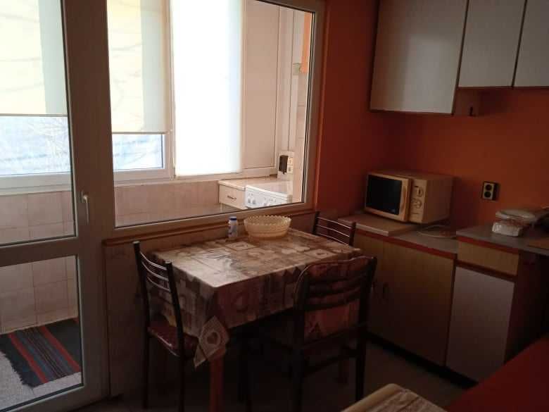 Дава се под наем Двустаен апартамент в Димитровград - 65 кв.м за 153 € - Снимка #1