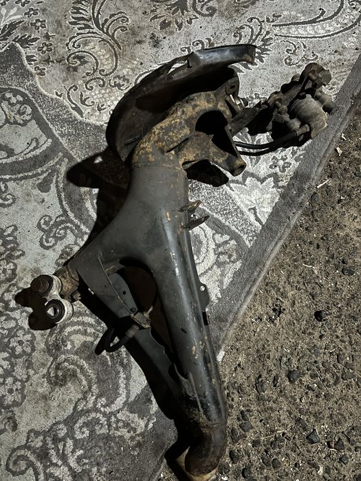Задняя левая цапфа, суппорт, рычаг бмв е34