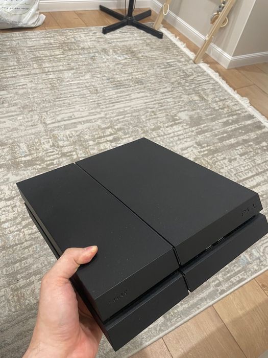 Продам Playstation 4
