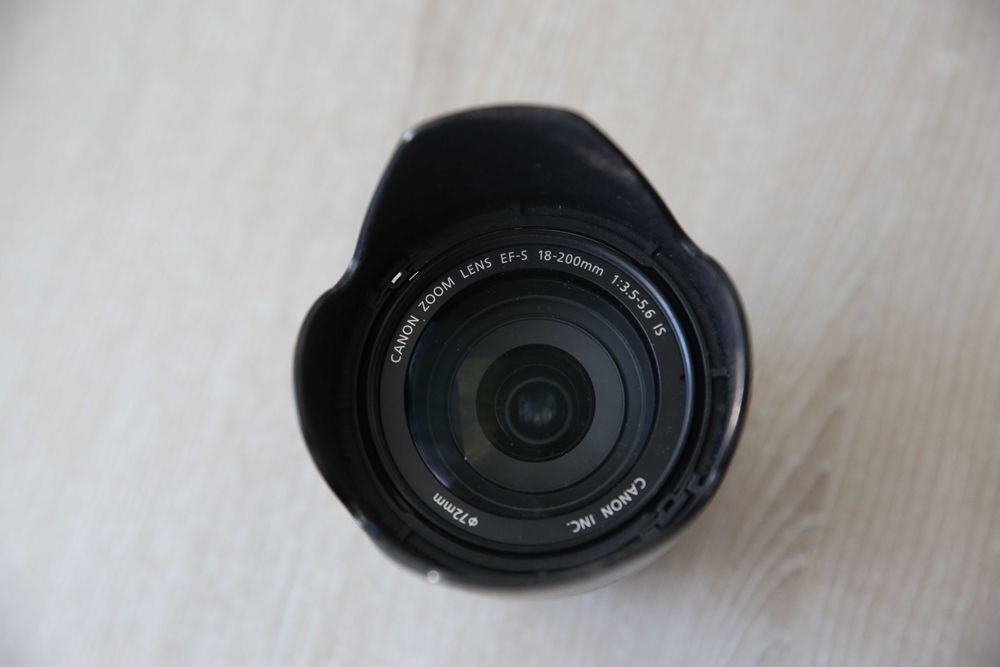 Obiectiv Canon EF-S 18-200mm