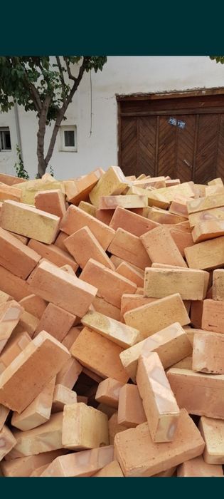 Пишган ва хом гишт, шлакблок. Клинец щебень ва блуга еьказиб берамиз