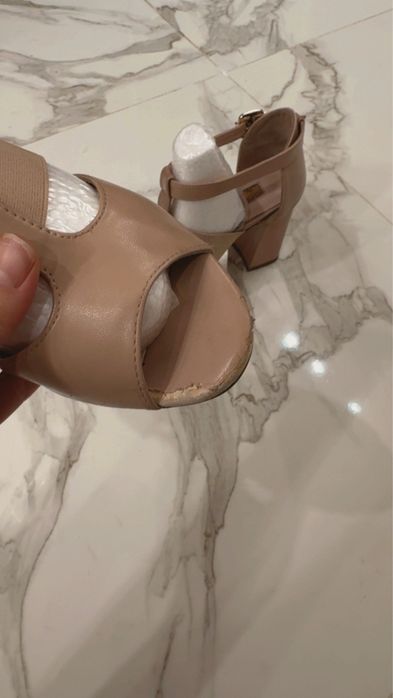 Босоножки бежевые