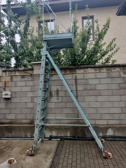 Продам раждвежную стремянку 6м