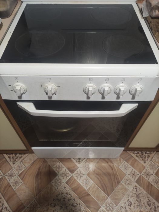 Продам электроплиту 40000.