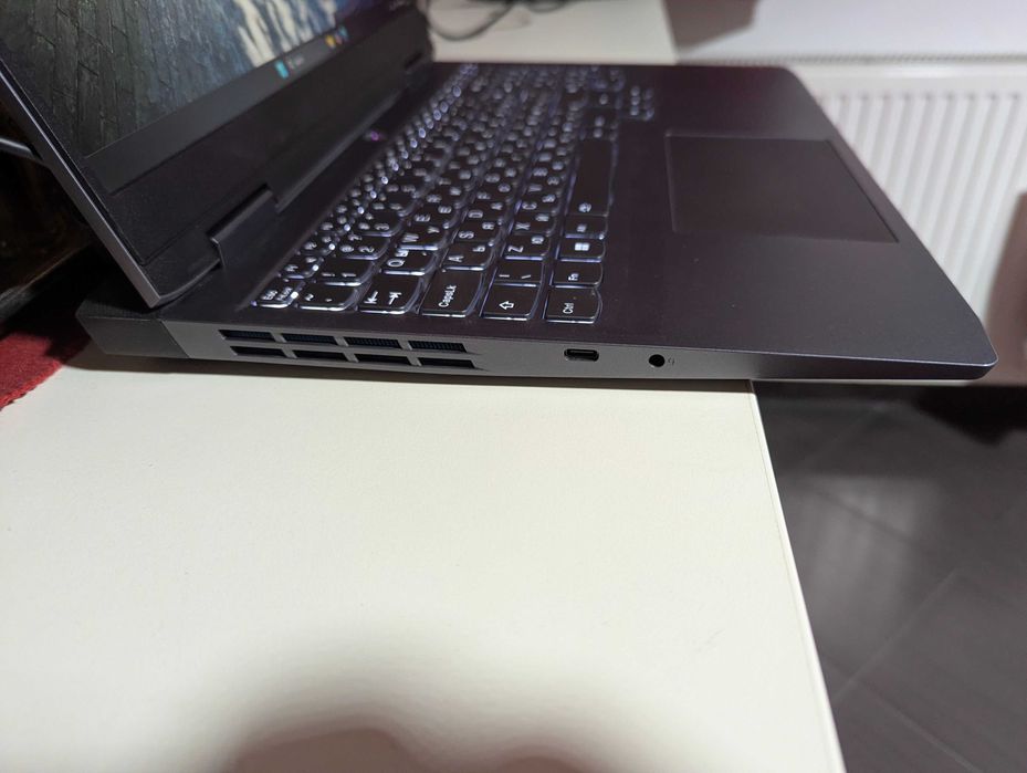 Лаптоп Lenovo LOQ 15APH8, Ryzen 7 7840HS, RTX 4050, FHD IPS 144Hz