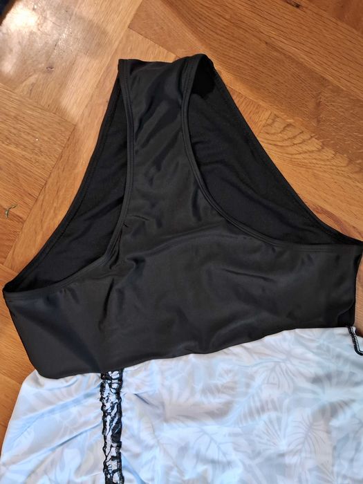 Продавам дамски бански костюм