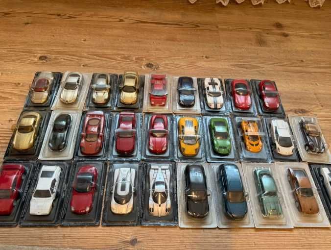 Colectie completa Masini de Legenda – 84 modele + reviste + vitrine