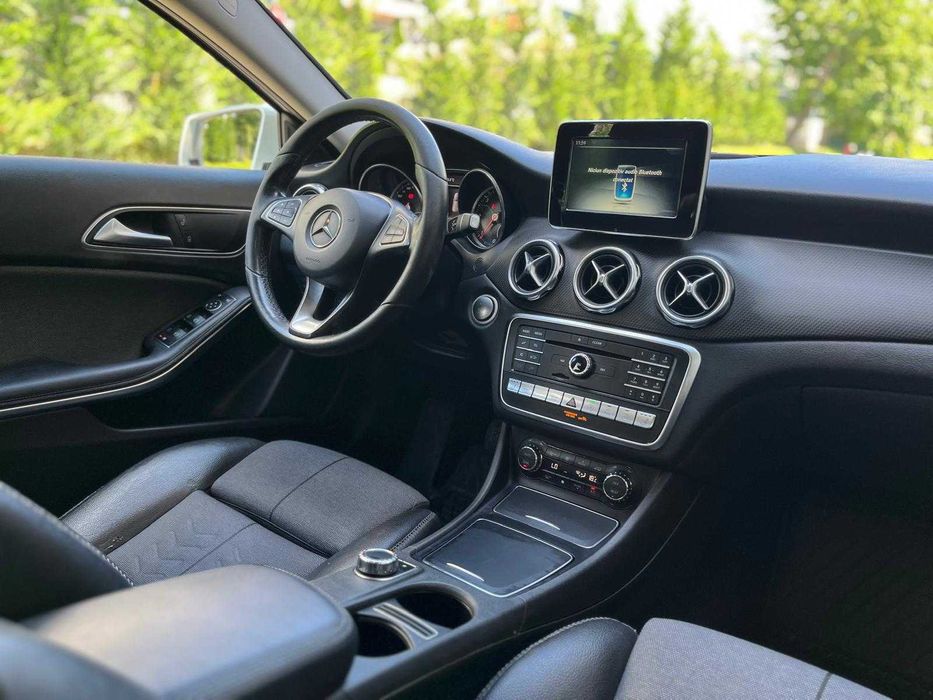 Mercedes-Benz GLA 200d 4Matic 2017  Cutie Automata Bi-Xenon Navi KeyLess GO
