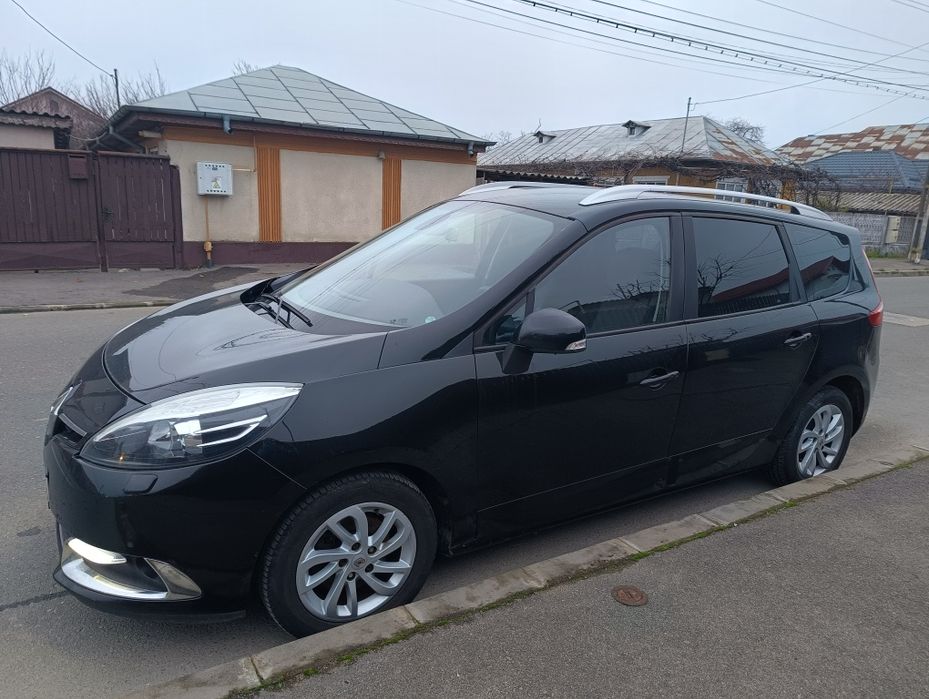 Vând Renault gran  scenic 2013