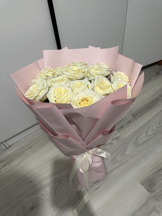 Красивые 15  Бело желтоватые  розы !