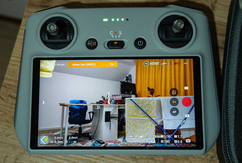 drona DJI Mini3 Pro cu RC display + accesorii