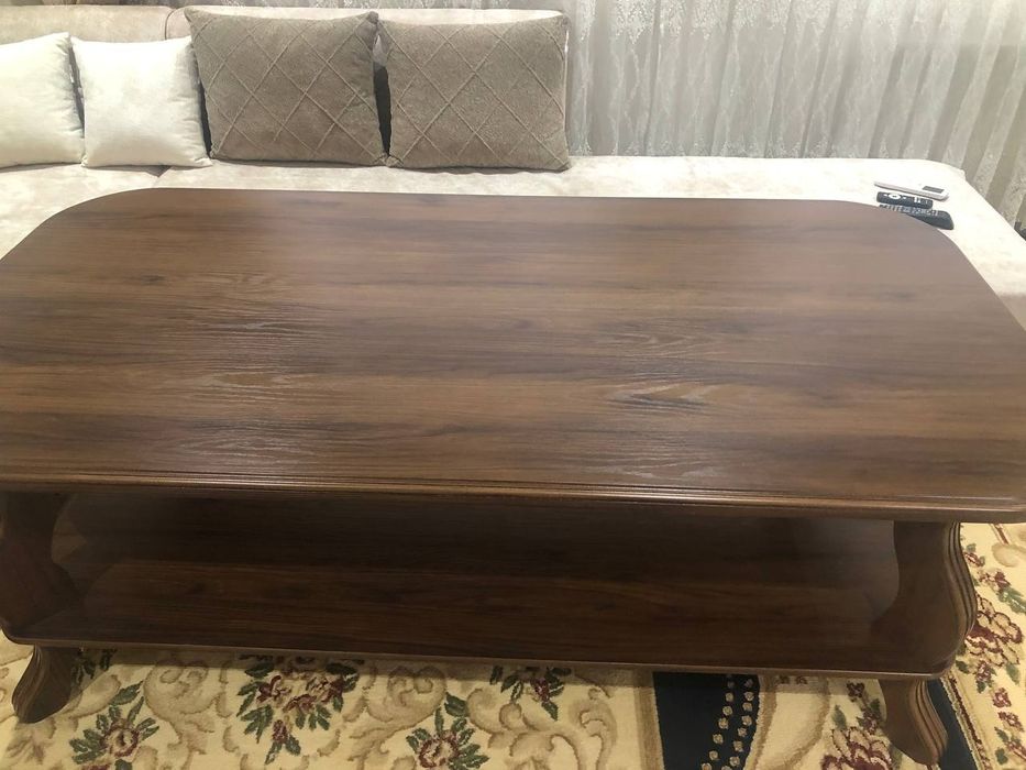 Stol, holati yangi, sifati a'lo, foydalanilmagan