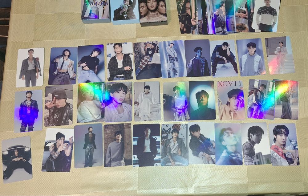Bts   BTS/ Junkook poster/ breloc/ carduri