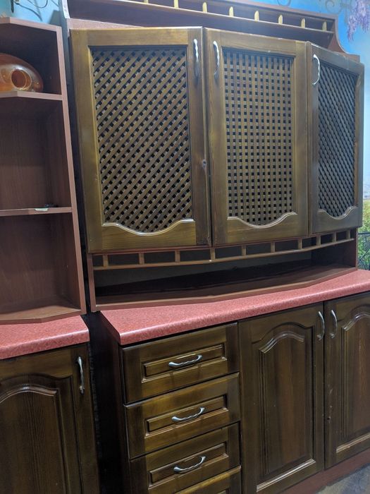 Кухонный гарнитур с деревянными фасадами