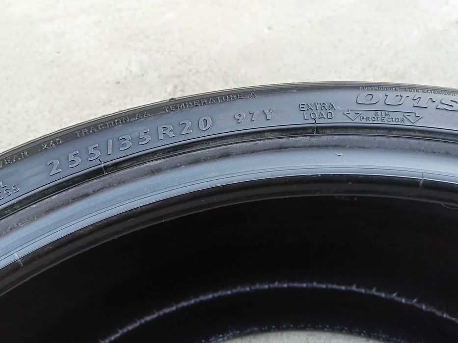 O anvelopa noua de vara 255 35 20 dunlop