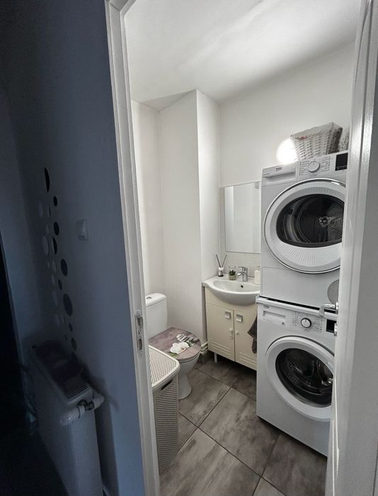 Vând apartament utilat și mobilat !