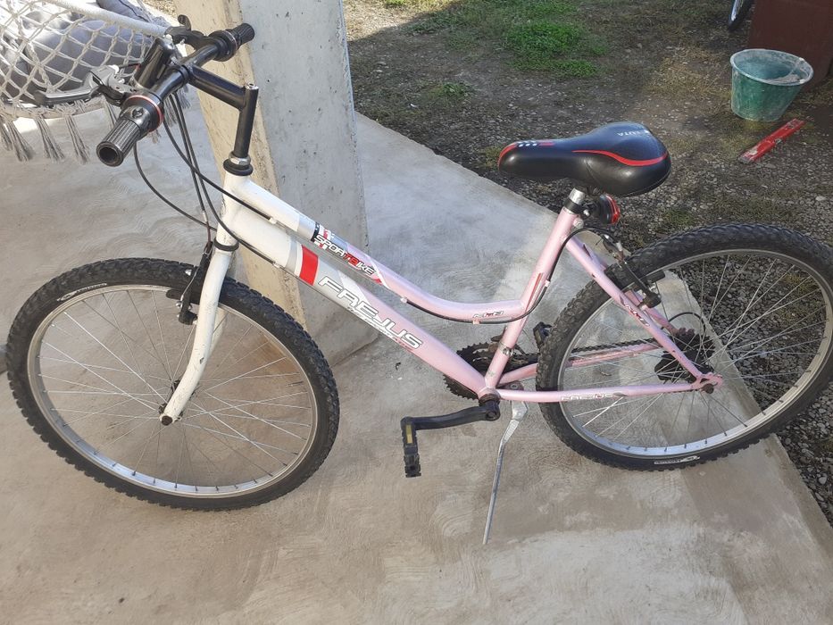 Vând 2 biciclete pt Fetițe