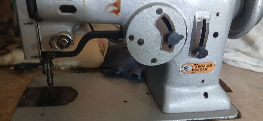 Швейный машинка сатылады.Бцрынгынын зиг заг калын  тигетугын машинкасы