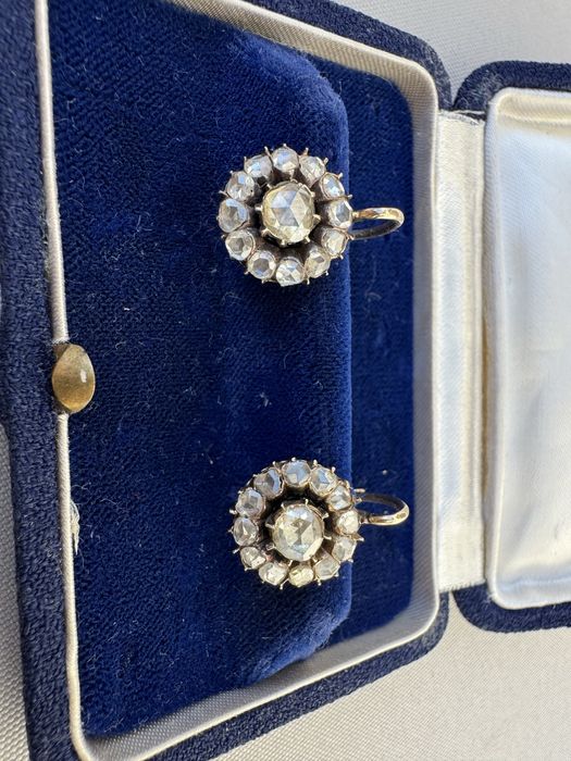 Cercei din aur si diamante rose