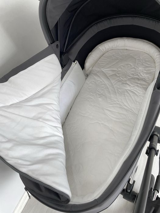 Cybex Priam/e-Priam 3 кош за новородено Lux Simply Flowers