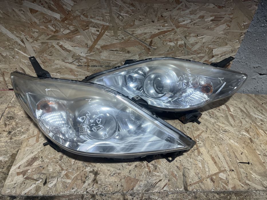 Far/Faruri stânga-dreapta Mazda 5 2010