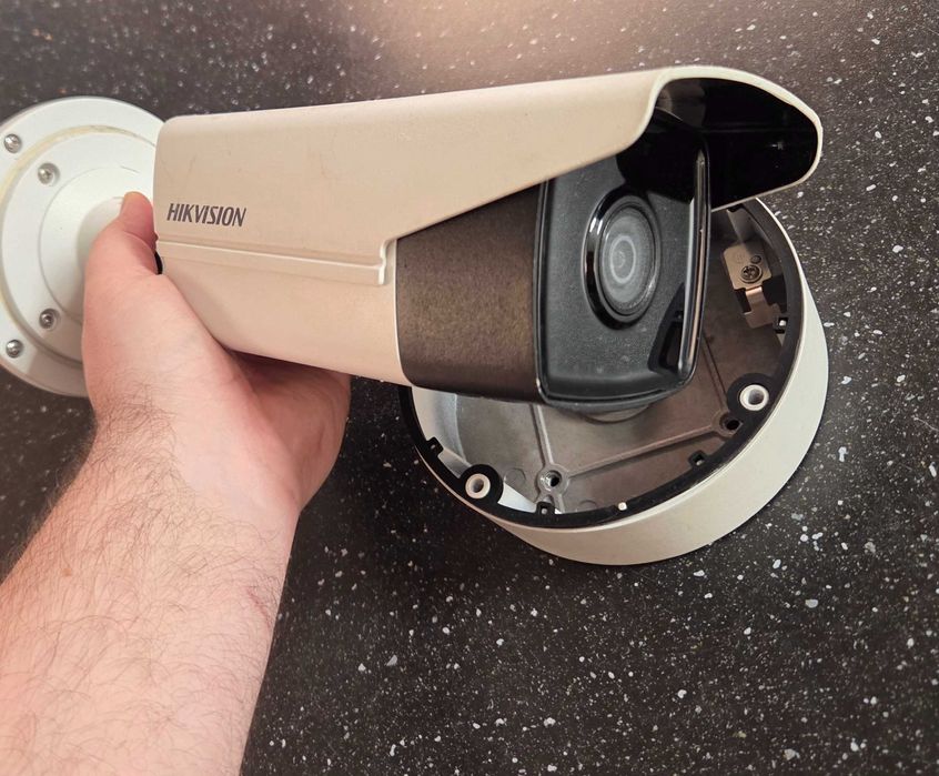 Vând camere IP Hikvision DS‑2CD2T45FWD‑I5 – tehnologie Darkfighter