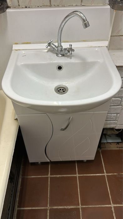 Раковина с тумбой