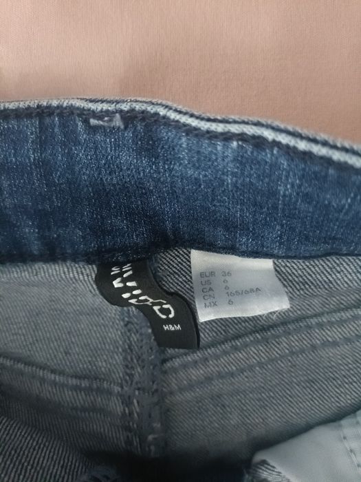 Vând fusta denim