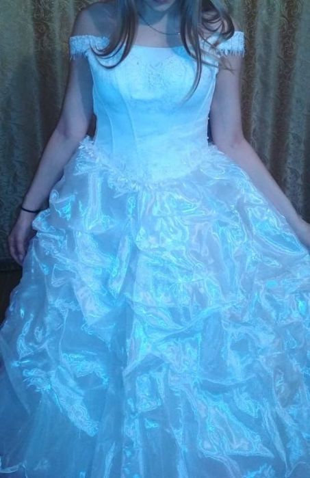 Свадебные платья продам