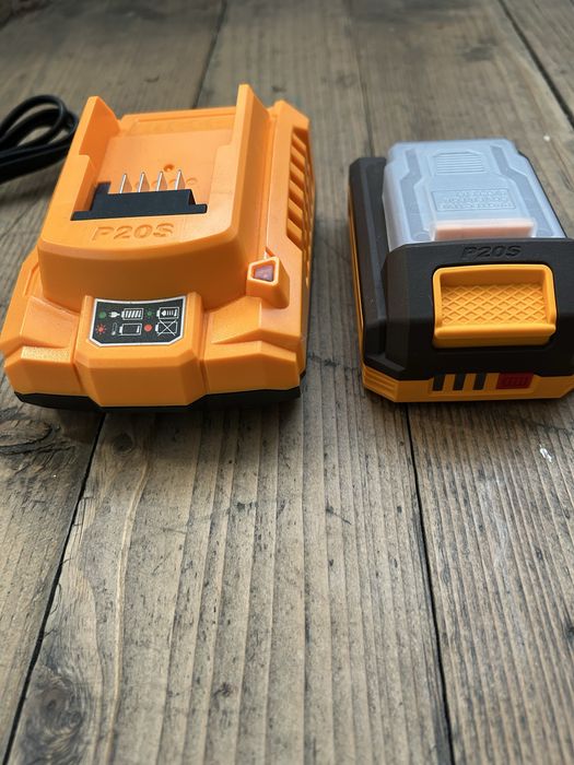 Pachet acumulator si incarcator Ingco / Total, nou