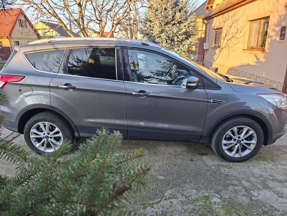 Vând sau schimb Ford Kuga