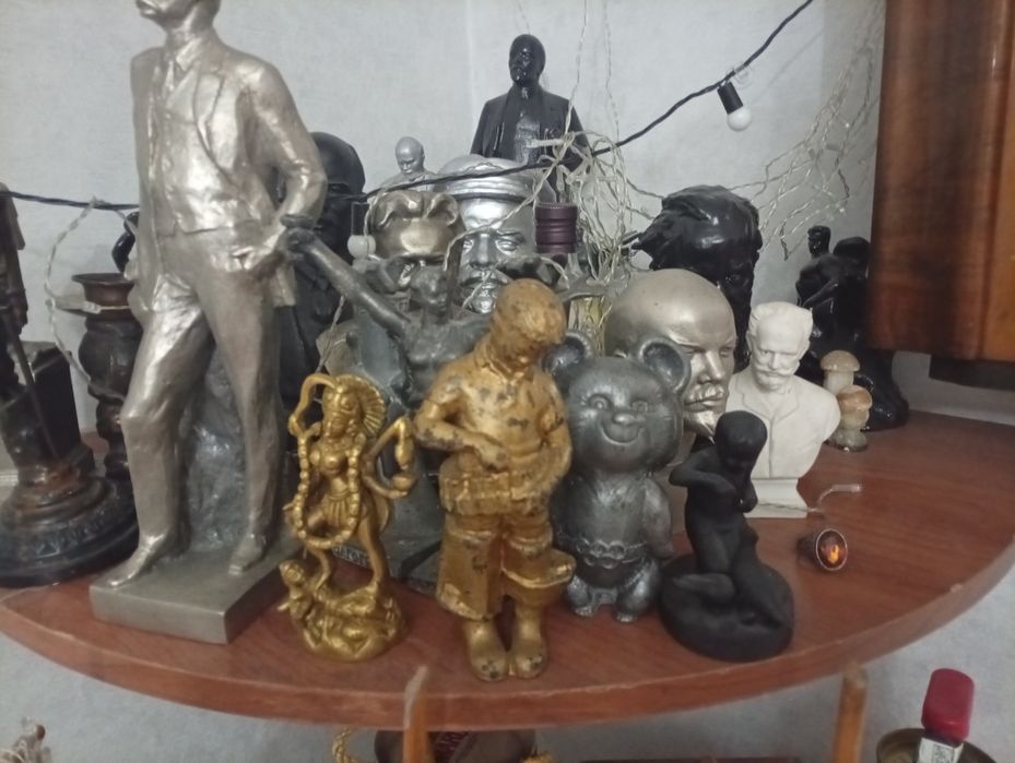 Статуэтки Сургут и силюминь