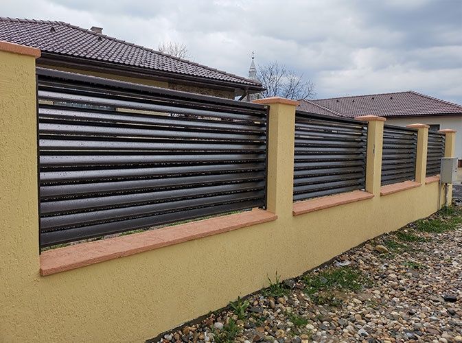 Vând garduri și porți la comanda clientului