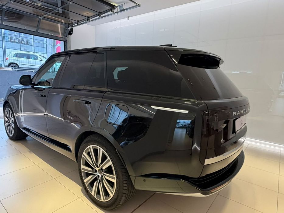 Land Rover Range Rover 2025 hibrid, 161.659 € — imagine 4