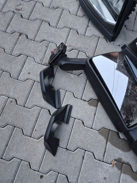 Vând faruri și oglinzi  SCANIA model 2022 pana in prezent