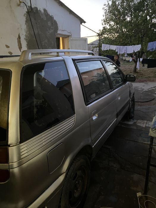 Mitsubishi space wagon
